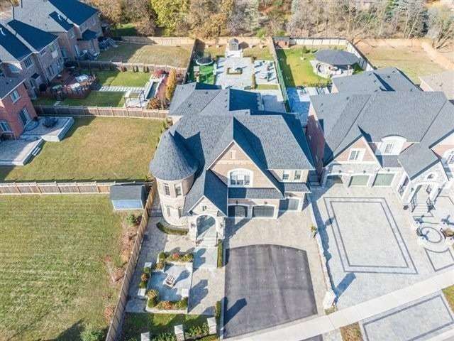 16 Rinas Ave, Markham, L6C 0N7 | Image 2