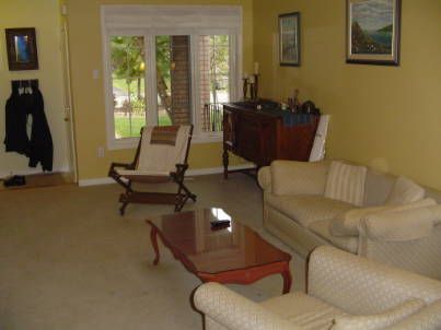 605 Willowick Dr, Newmarket, L3X2A9 | Image 3