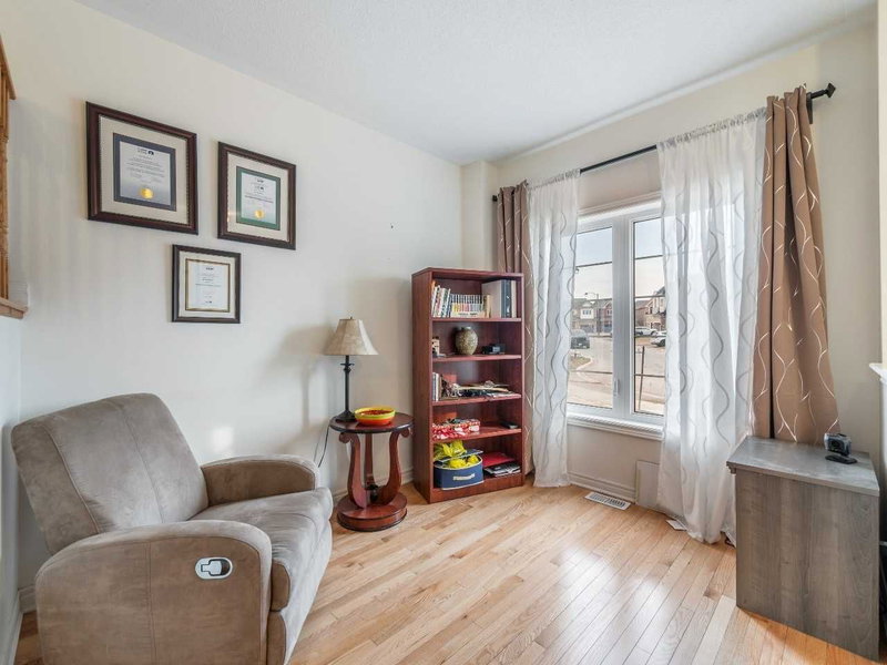 42 Foxberry Rd, East Gwillimbury, L9N 0P6 | Image 2