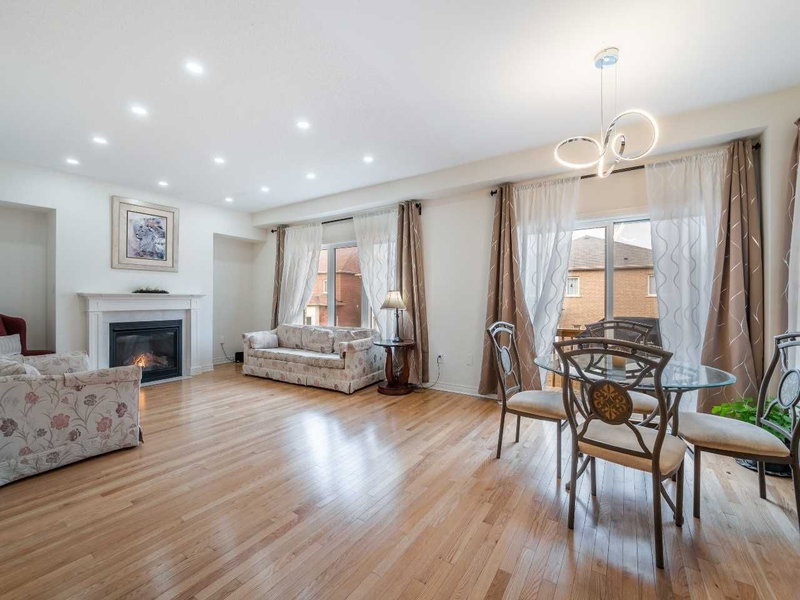 42 Foxberry Rd, East Gwillimbury, L9N 0P6 | Image 3