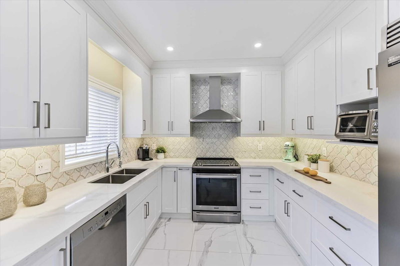 11 Vecchia St, Markham, L6E1R1 | Image 2