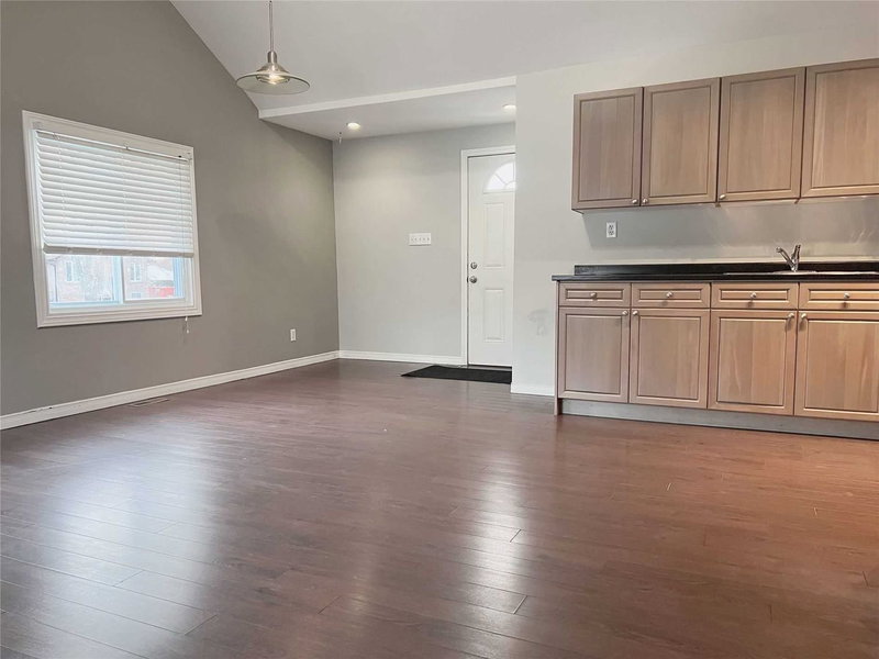 276 Parkwood Ave, Georgina, L4P2X3 | Image 2