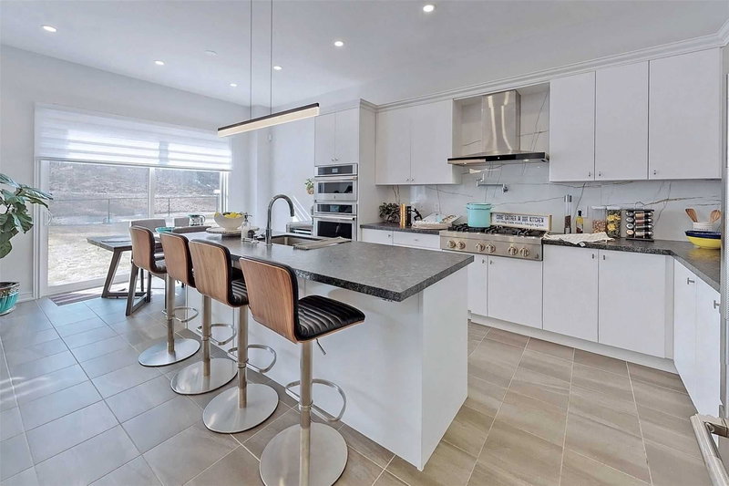 144 Pine Hill Cres, Aurora, L4G 3X9 | Image 3