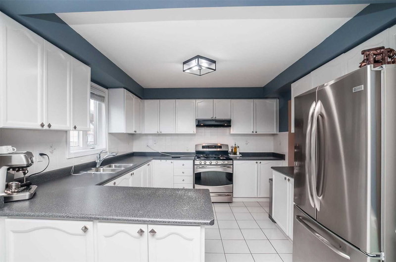 85 Butterfield Cres, Vaughan, L6A1J4 | Image 2