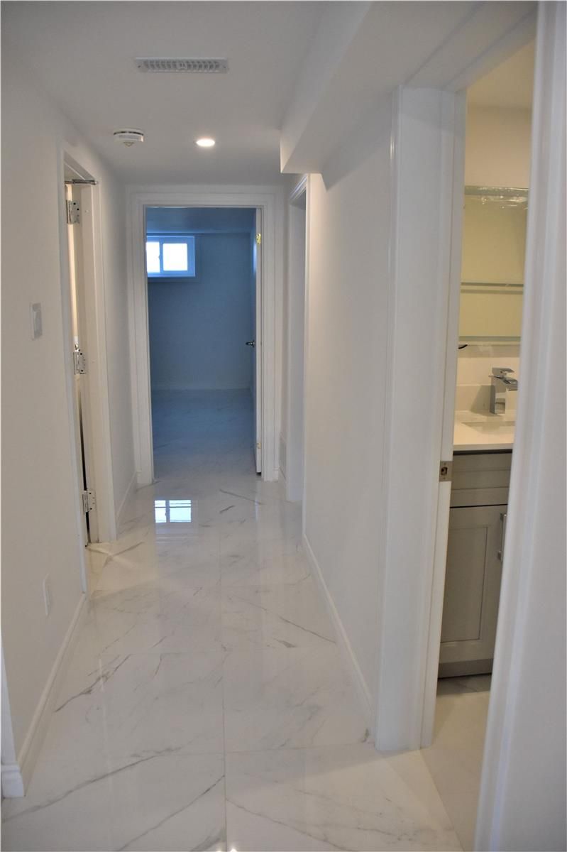 Basemen - 185 Taylor Mills Dr N, Richmond Hill, L4C2T5 | Image 2