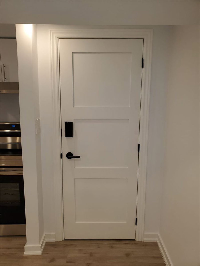 Lower - 347 Ella Crt, Newmarket, L3Y4L6 | Image 2