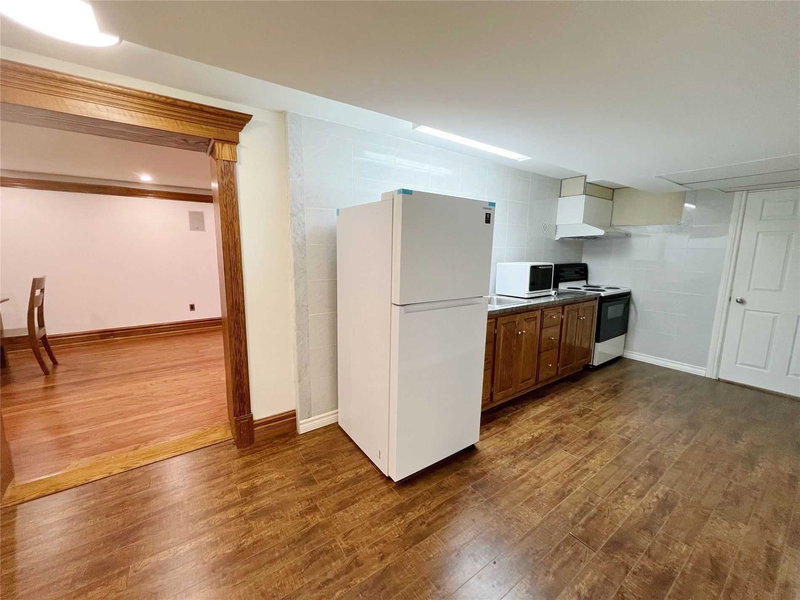 Lower - 15 Lincoln Green Dr, Markham, L3P 1R6 | Image 2