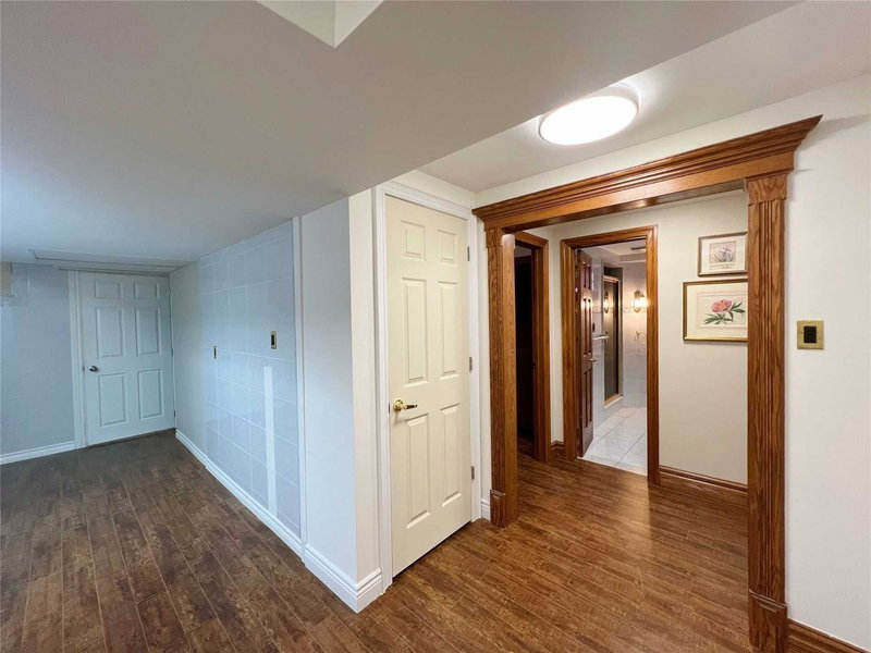 Lower - 15 Lincoln Green Dr, Markham, L3P 1R6 | Image 3