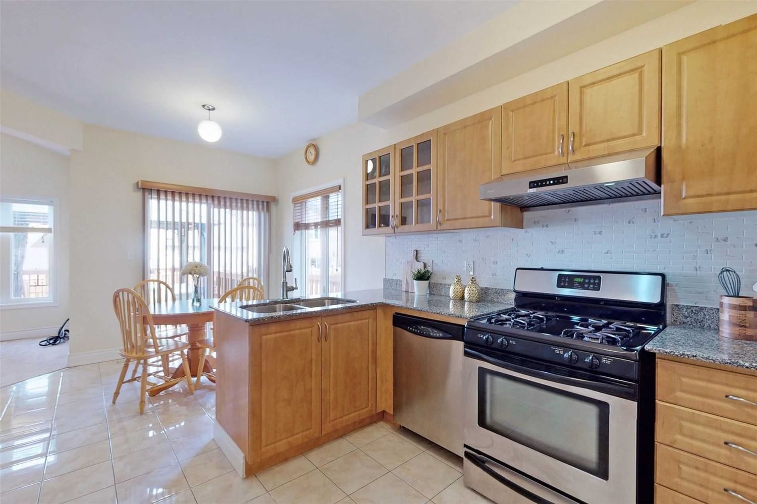 Listing Image 7