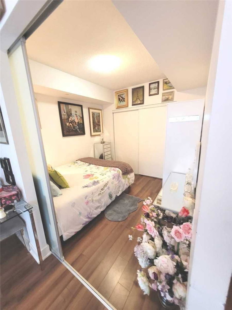 318 - 7608 Yonge St, Vaughan, L4J0J5 | Image 2