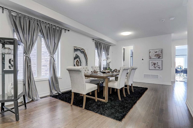 112 Connell Dr, Georgina, L4P0K3 | Image 2