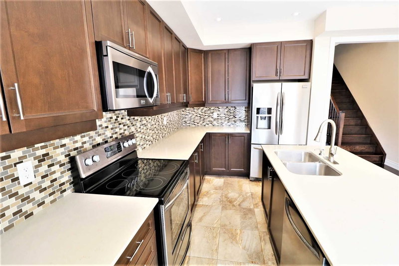 23 - 1331 Major Mackenzie Dr W, Vaughan, L6A4W4 | Image 3