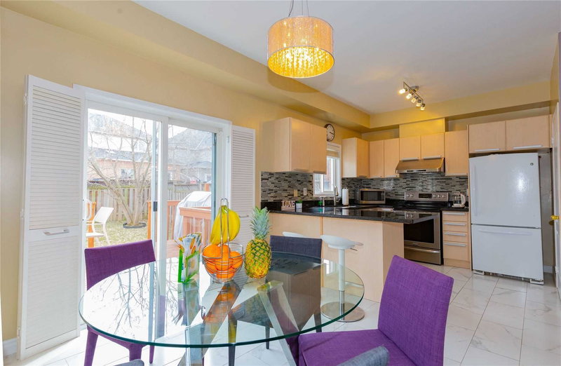 103 Antique Dr, Richmond Hill, L4E4G3 | Image 2