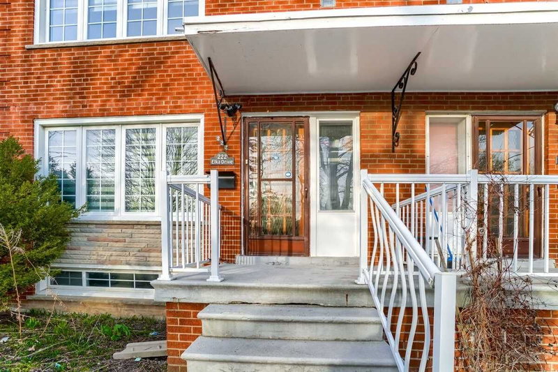 222 Elka Dr E, Richmond Hill, L4C3A3 | Image 2
