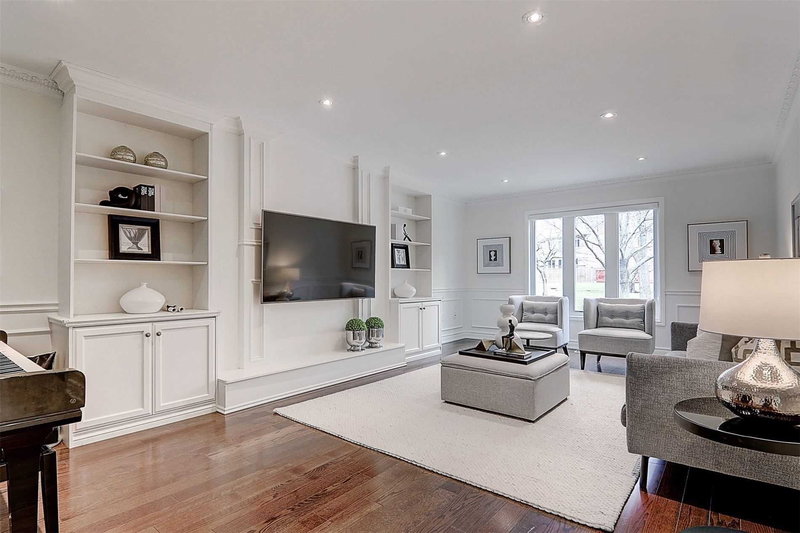 11 Wendover Crt, Richmond Hill, L4B3G4 | Image 2