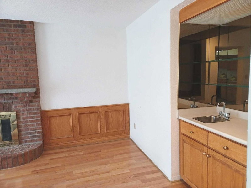 31 Spanhouse Cres E, Markham, L3R4E2 | Image 2