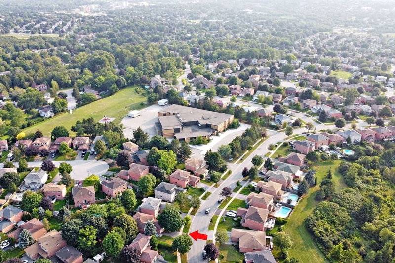 988 Leslie Valley Dr, Newmarket, 13Y7E6 | Image 3