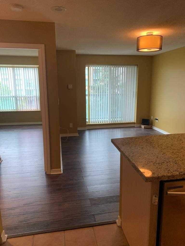 408 - 3 Ellesmere St, Richmond Hill, L4B4N2 | Image 3