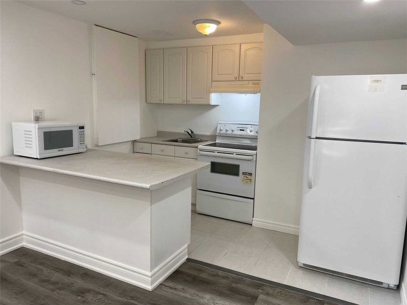 25 Ennis Crt, Richmond Hill, L4S 1B3 | Image 2