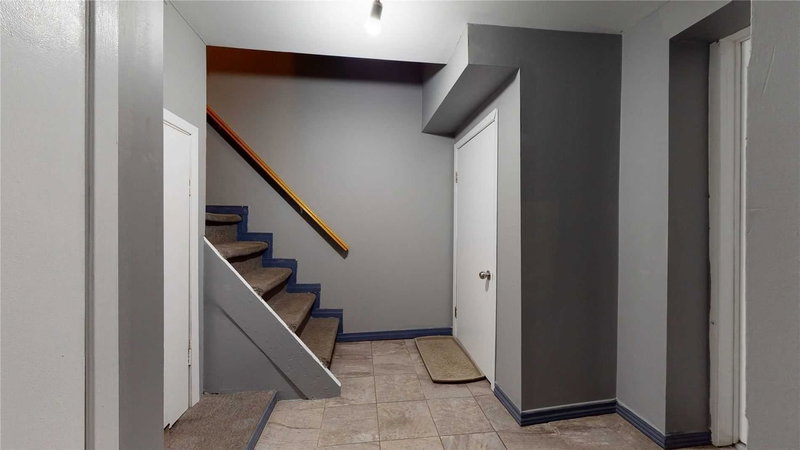 Bsmnt - 39 Davis Rd, Aurora, L4G2B4 | Image 2