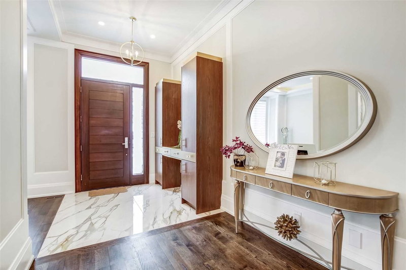 393 Balkan Rd, Richmond Hill, L4C 2P2 | Image 2