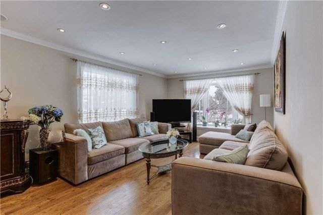 54 Aileen Rd, Markham, L3T5T1 | Image 2