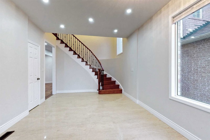 158 Worthington Ave, Richmond Hill, L4E4N7 | Image 2