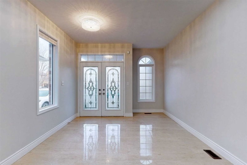 158 Worthington Ave, Richmond Hill, L4E4N7 | Image 3