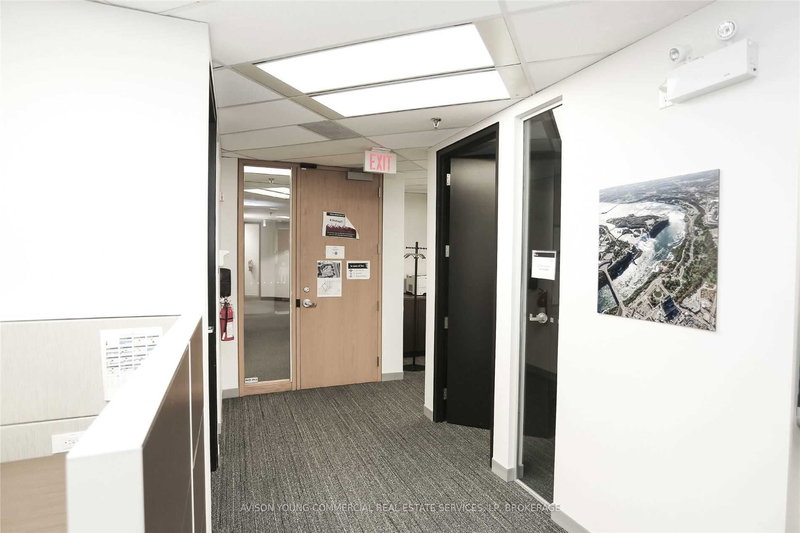 210 - 9050 Yonge St, Richmond Hill, L4C 9S6 | Image 2