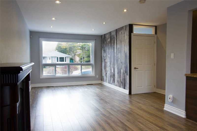 Main - 40 Foreht Cres, Aurora, L4G3E8 | Image 2