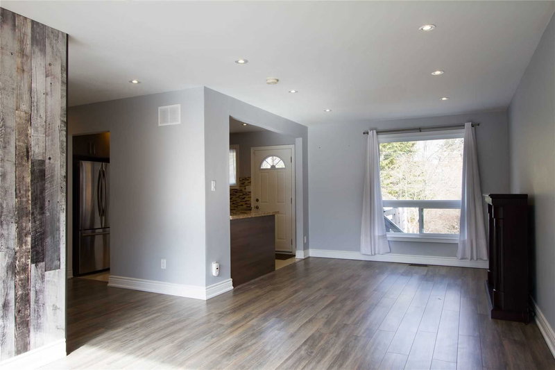 Main - 40 Foreht Cres, Aurora, L4G3E8 | Image 3