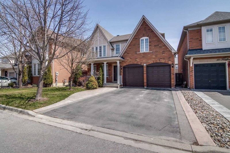 25 Fieldflower Cres, Richmond Hill, L4E5E9 | Image 2