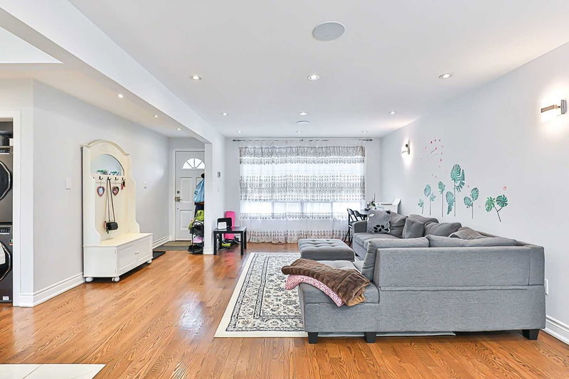 139 Felix Rd, Richmond Hill, L4C 3M4 | Image 3