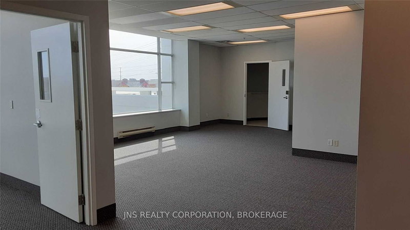 302 - 16775 Yonge St, Newmarket, L3Y 8J4 | Image 2