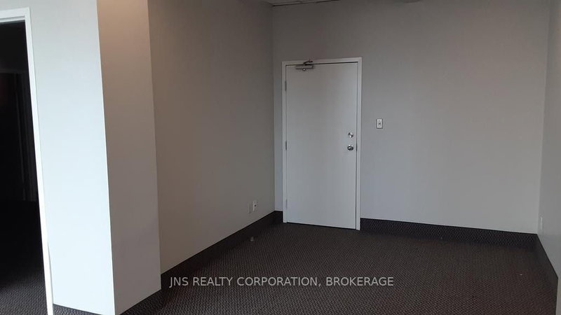 302 - 16775 Yonge St, Newmarket, L3Y 8J4 | Image 3