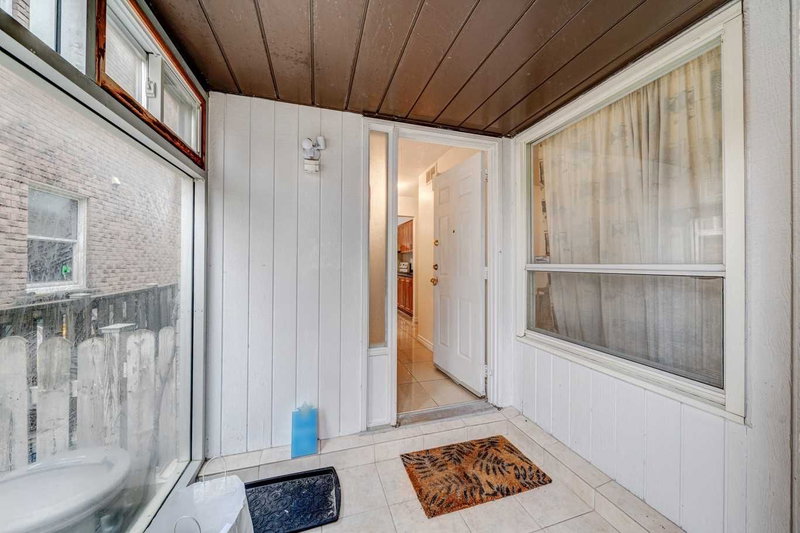 135 Appleby Cres, Markham, L3R4L1 | Image 3