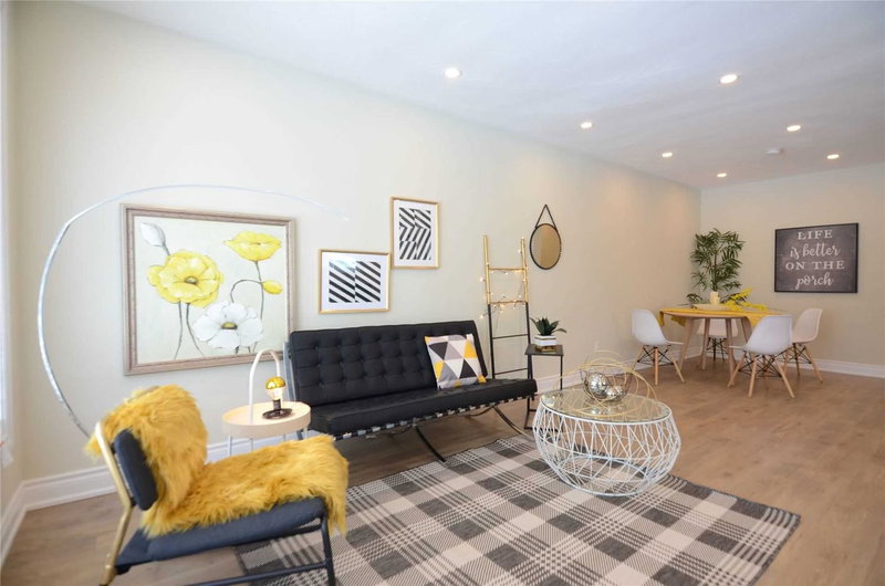 Upper - 150 Maurice Crt, Newmarket, L3Y2W2 | Image 2