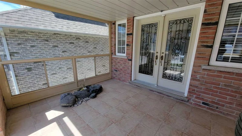 8 Hollylane Dr, Markham, L6C2K1 | Image 2