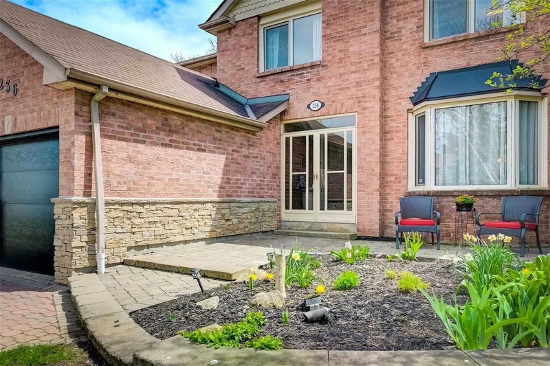 236 Mccaffrey Rd, Newmarket, L3X1J3 | Image 2