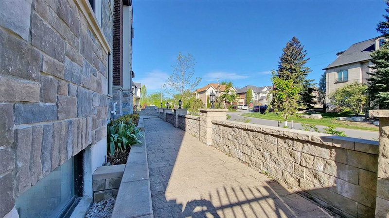 9A Anglin Dr, Richmond Hill, L4E3M5 | Image 3