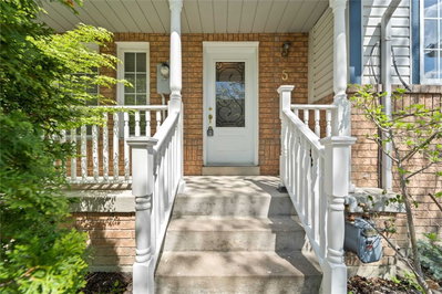 Townhouse sold at 5 Luxton Avenue, Aurora, Ontario, L4G 7J5 - Bayview Wellington - MLS: N5621037