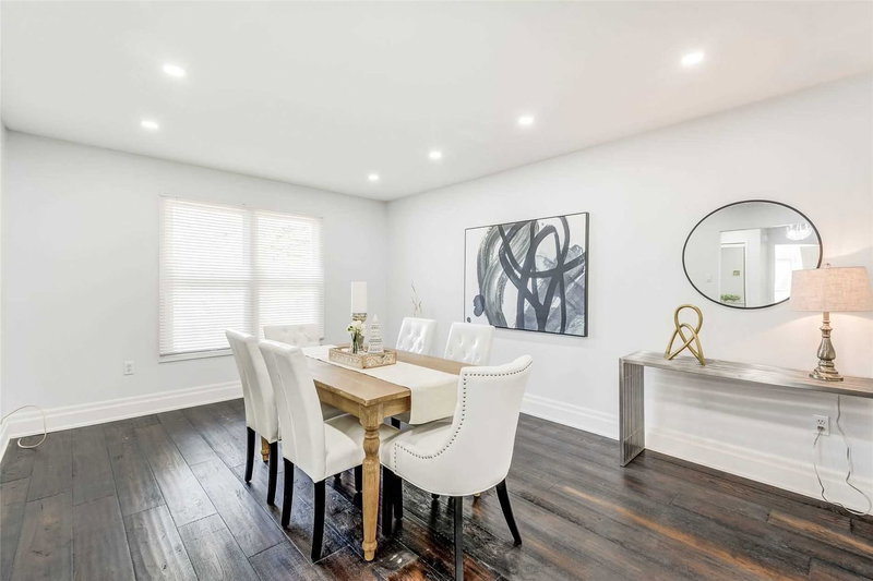 988 Leslie Valley Dr, Newmarket, L3Y7E6 | Image 3