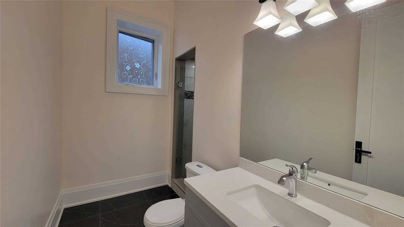 36 Sussex Ave, Richmond Hill, L4C2E6 | Image 3