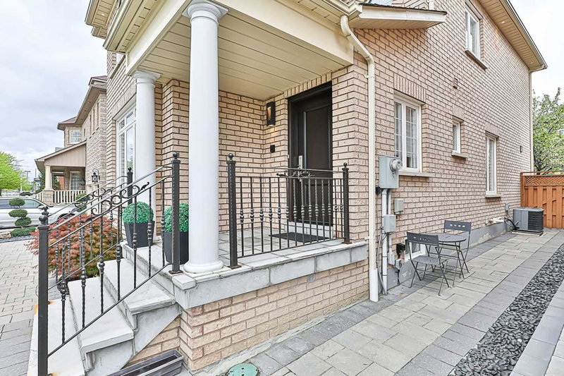 18 Berringer St, Richmond Hill, L4B 4G4 | Image 2