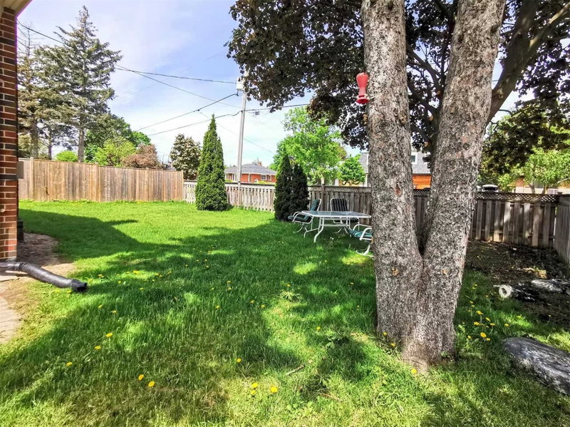 Main - 28 Benfer Rd, Richmond Hill, L4C2J9 | Image 3