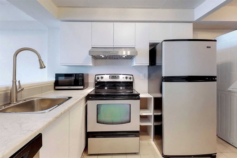 208 - 175 Cedar Ave, Richmond Hill, L4C9V3 | Image 3