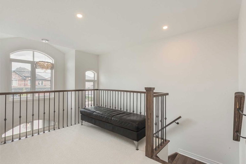 60 Lewis Ave, Bradford West Gwillimbury, L3Z 0X2 | Image 3