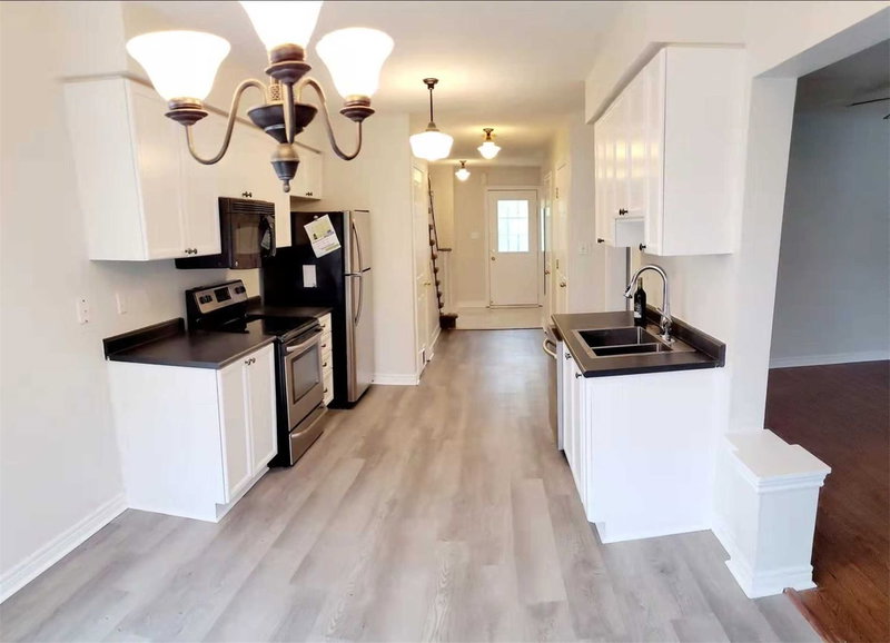 70 Reddenhurst Cres, Georgina, L4P 4G3 | Image 2