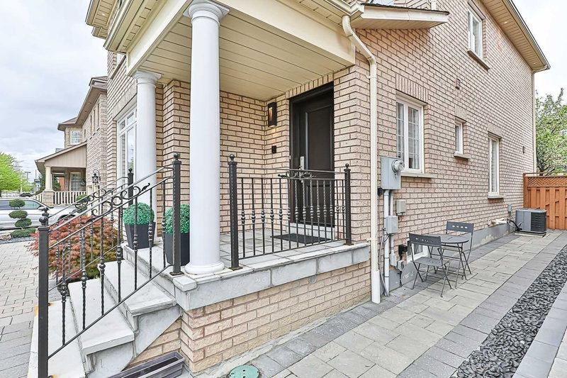 18 Berringer St, Richmond Hill, L4B 4G4 | Image 2