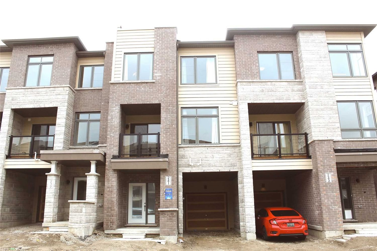 Townhouse leased at 241 Vivant Street, Newmarket, Woodland Hill, L3X 0K9 - MLS: N5648545